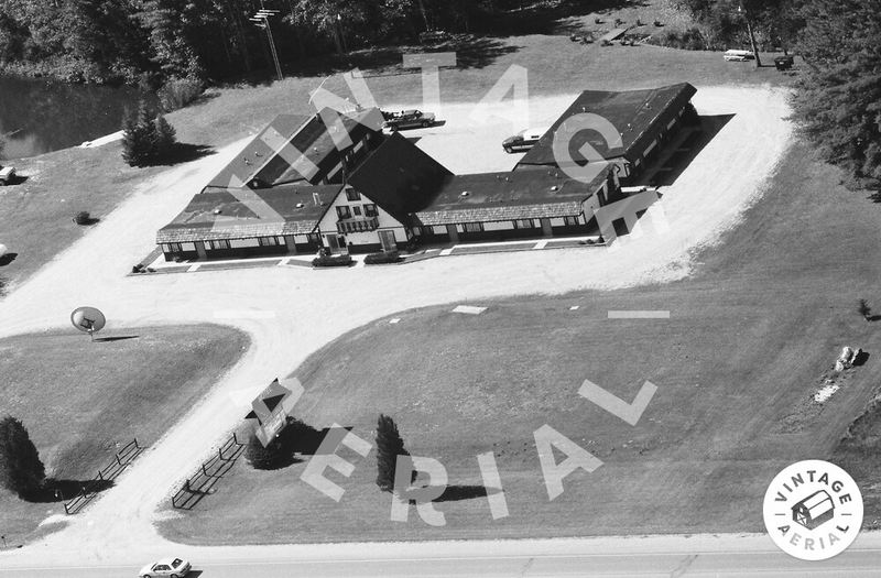 Four Seasons Motor Lodge - 1989 Photo (newer photo)